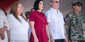 Abinader entrega 719 títulos de propiedad en Azua