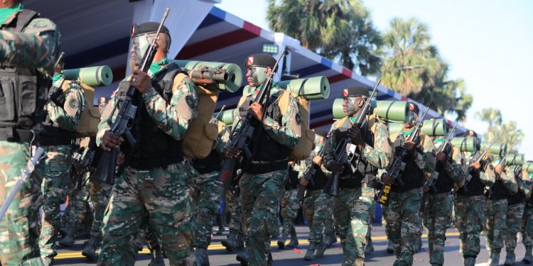 Presidente Abinader aumenta hasta en un 44% el sueldo a los miembros de las Fuerzas Armadas