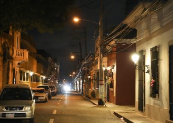 Edeeste realiza operativo para mejorar servicio eléctrico en la Zona Colonial