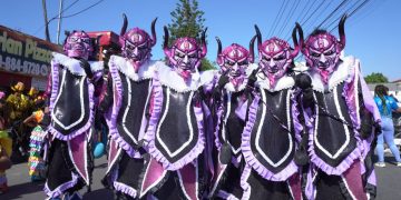 Carnaval de Pantoja: un derroche de música, color y culturaAlcalde reconoce trayectoria del merenguero Omega