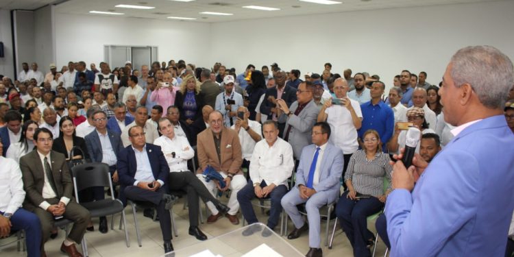 Funcionario y empresarios resaltan obras del Presidente Abinader en Santiago