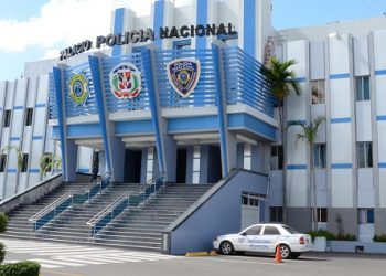 Policía Nacional pone bajo arresto hombre captado en video sacando de manera violenta a su hija de centro de educativo en Nagua