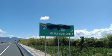 OBRAS PÚBLICAS DENUNCIA DAÑAN SEÑALES DE TRÁNSITO EN CIRCUNVALACIÓN AZUA.