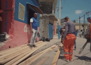 Ministerio de Obras Públicas realiza cambios de techos a 200 familias del Municipio Los Alcarrizos