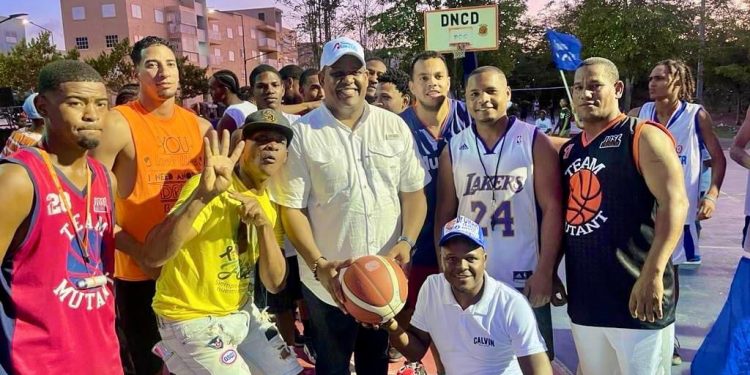Precandidato a diputado Doctor Omar Tejeda, realiza amplia jornada deportiva en SDN