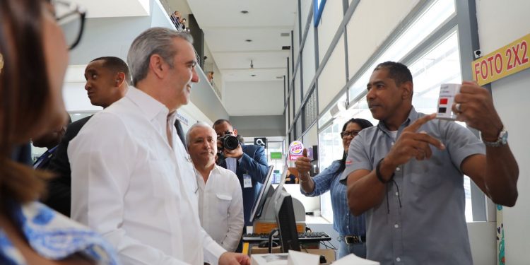 Presidente Abinader inaugura en SDO nuevo “Punto GOB Occidental Mall” que beneficiará a más de un millón de ciudadanos