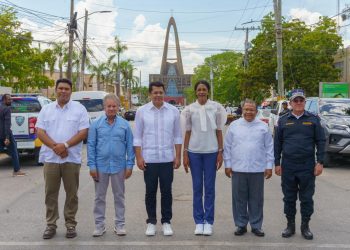 Collado inaugura obras en La Altagracia e inicia otras con inversión de 202 millones de pesos. e ejecutarán en el aérea de la basílica de Higüey, en Verón y las vías de acceso de la playa Macao. La Altagracia.- El ministro de Turismo, David Collado, agotó este miércoles una apretada agenda de trabajo en esta provincia, donde inauguró la reconstrucción de la vía de acceso a la playa de Macao y dejó iniciados los trabajos de reconstrucción de las vías de accesos a la Basílica de Higüey, así como de diversas  calles del distrito  municipal de Verón. Estas tres importantes obras seguirán fortaleciendo el desarrollo turístico en la zona, y tienen una inversión de RD$202,036,328. «Cada una de estas obras son viejos reclamos de la comunidad que nos comprometimos atender.  Por eso estamos aquí con ustedes», dijo el ministro Collado. Afirmó que esas obras tendrán un impacto directo en el fortalecimiento del turismo de la provincia La Altagracia, que recibe la mayor cantidad de visitantes que llegan a República Dominicana. La inauguración del acceso a la playa la de Macao consiste en la rehabilitación de la vía de dos carriles de circulación de 6.00 metros de ancho, que conecta desde la carretera Higüey-Macao hasta el acceso que conduce a Playa Macao, en una longitud de 1.2 Kilómetros, a un costo de RD$35,957,924.07.