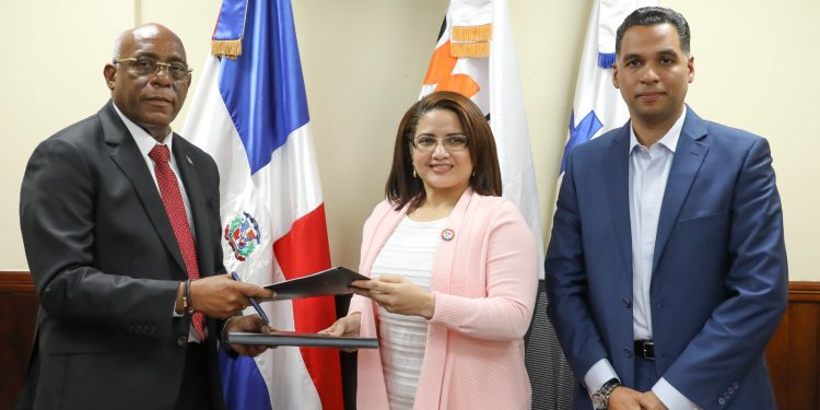 Edeeste suscribe acuerdo con representantes del Project Management Institute para desarrollar proyectos