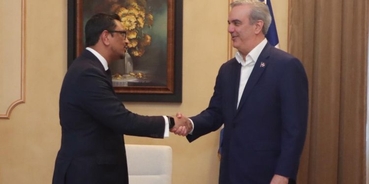 Reino Unido ampliará línea de crédito para República Dominicana a 4,000 millones de libras esterlinas