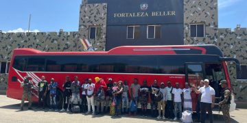 Ejército detiene autobús con cubano y haitianos que tenían cómo destino llegar a Santo Domingo.
