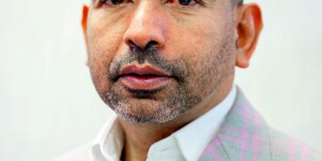 Piden a Nelson Gutiérrez aceptar candidatura a diputado.