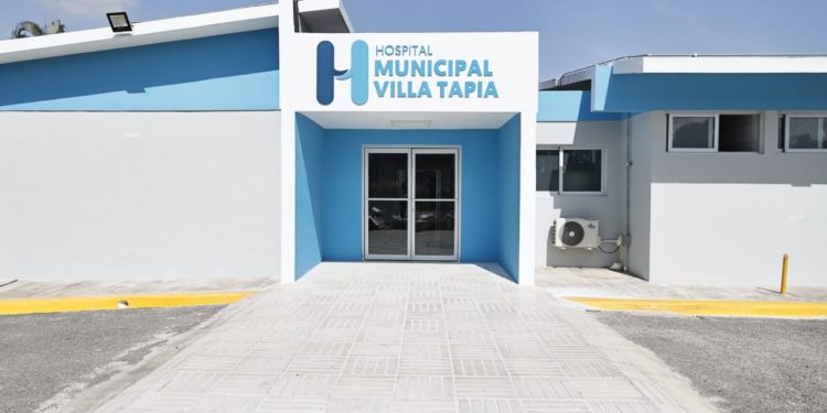 Presidente Abinader entrega remozado Hospital Villa Tapia