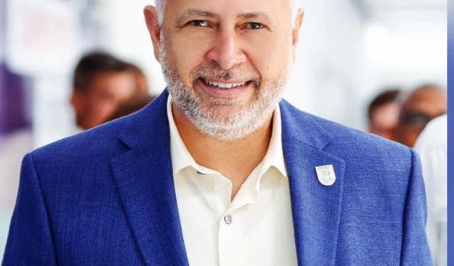 Precandidato alcalde dice requerirá datos biométricos a extranjeros en SDE si resulta electo