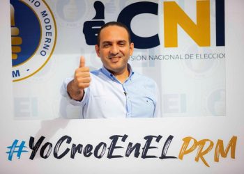 Giancarlo Vega inscribe en el PRM precandidatura a regidor del DN