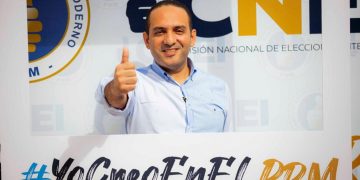 Giancarlo Vega inscribe en el PRM precandidatura a regidor del DN