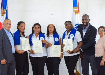 DGDC GRADÚA 250 PERSONAS EN DIFERENTES CURSOS TÉCNICOS EN LA PROVINCIA MARÍA TRINIDAD SÁNCHEZ