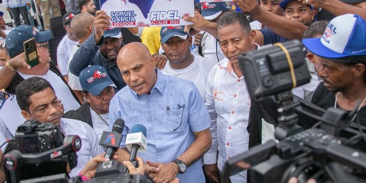 Alcalde Fidel de los Santos oficializa reelección; asegura continuará impulsando transformación de Pantoja