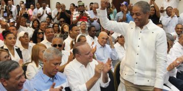 Federico Reynoso y su equipo se unen en un masivo acto de apoyo a la candidatura de Ulises Rodríguez como Alcalde de Santiago
