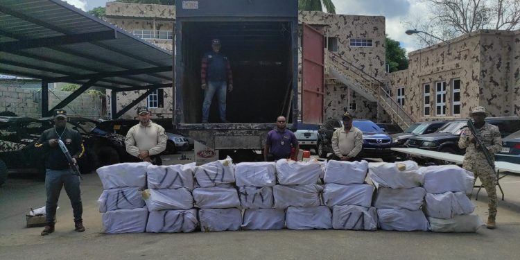 CESFRONT Y DNCD OCUPAN MAS DE MIL LIBRAS DE MARIHUANA EN DAJABÓN