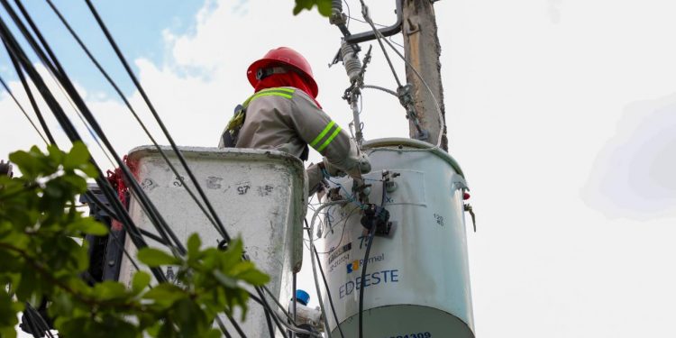 Edeeste inicia amplio operativo integral para mejorar servicio energético en SDN