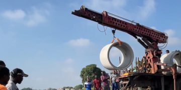 Haitianos colocarán alcantarillas de hormigón para conectar canal con río masacre.