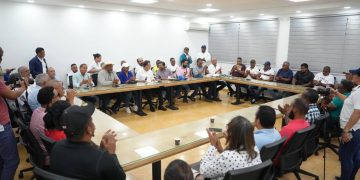 Ministro Ito Bisonó anuncia sesión permanente con comerciantes de la frontera *