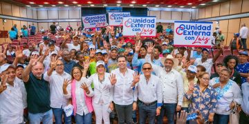 Roberto Ángel juramenta exgobernadora del PLD en Dajabón en la Unidad Externa