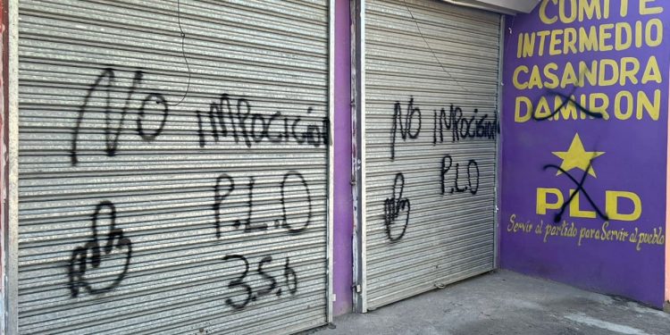 PLD denuncia actos vandálicos en su local y vallas publicitarias en el distrito municipal La Caleta