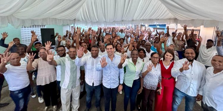 Roberto Ángel juramenta en La Cuaba 112 dirigentes coordinadores del PLD en Unidad Externa
