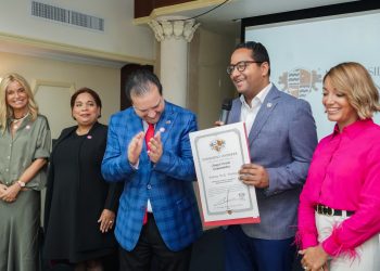 Universidad Santander de México donó 100,000 becas al Gobierno dominicano para diplomados en liderazgo