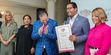 Universidad Santander de México donó 100,000 becas al Gobierno dominicano para diplomados en liderazgo