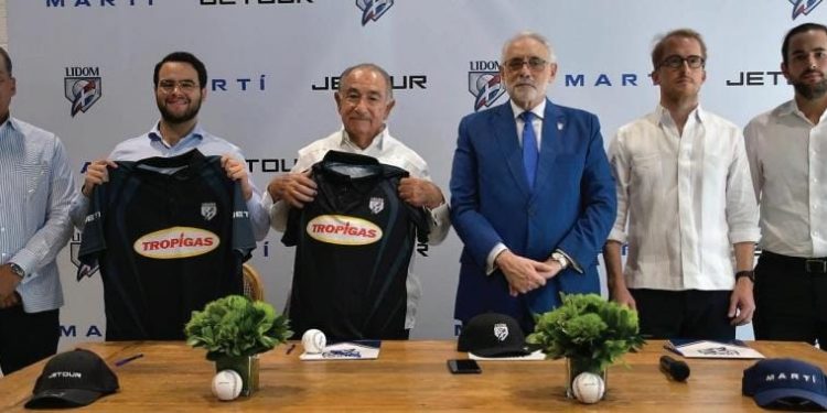 Lidom y Grupo Martí firman alizan; entregaran yipeta del año al jugador más valioso