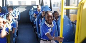 Sistema de Transporte Estudiantil (TRAE) alcanza el millón de estudiantes transportados.