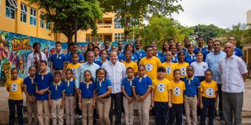 Ministro José Paliza entrega 20 MM para remodelación del Centro Cultural y área de Salud de la Fundación Mauricio Báez