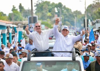 Azuanos Reciben con Entusiasmo A Luis Abinader