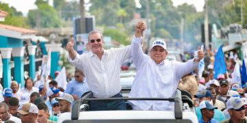 Azuanos Reciben con Entusiasmo A Luis Abinader