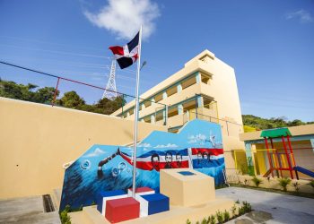 Inauguran escuela, muelle y campo deportivo en San Cristóbal