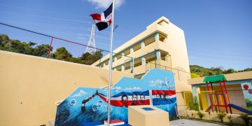 Inauguran escuela, muelle y campo deportivo en San Cristóbal