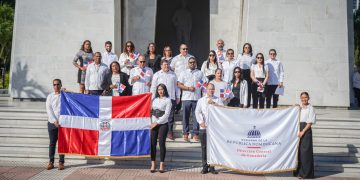 La Dirección General de Ganadería deposita ofrenda floral en el Altar de la Patria