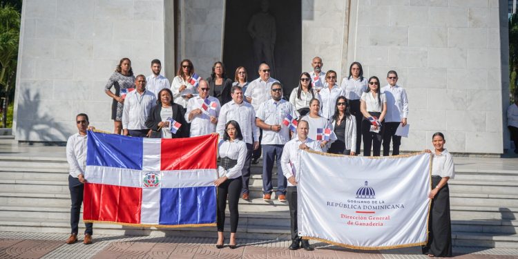 La Dirección General de Ganadería deposita ofrenda floral en el Altar de la Patria