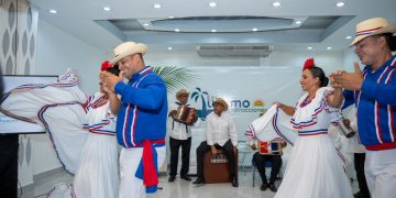 Barahona  cierra con rotundo éxito Expo Turismo y Atracciones 2024; tres embajadores asisten.