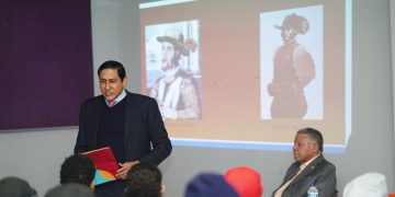 Iván Gatón imparte charla a jóvenes en España con apoyo de Embajada RD