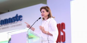 Raquel Peña reafirma compromiso y amor por sector tabaquero en Santiago