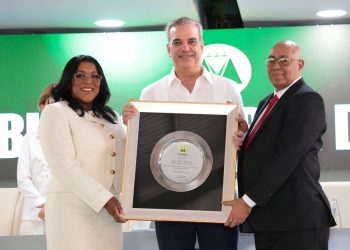 Abinader se declara fiel creyente del cooperativismo y revela que de 743 cooperativas que encontró, ya van 2,309 registrada en  IDECOOP.
