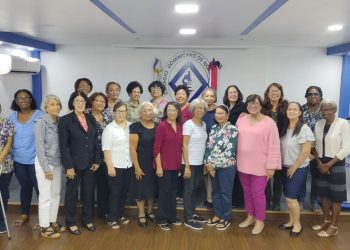 Bioanalistas jubiladas exigen al presidente Abinader revisar y subir pensiones