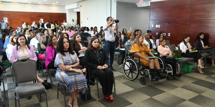 Candidatas a diputadas del DN y provincia Santo Domingo elaboran propuestas legislativas 2024-2028