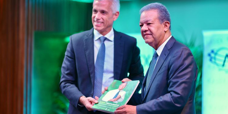 Leonel expone su programa ante la Asociación Dominicana de Empresas de Inversión Extranjeras