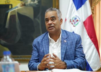 Gobiernos de China y RD ultiman detalles para traer120 ambulancias donadas por el país asiático