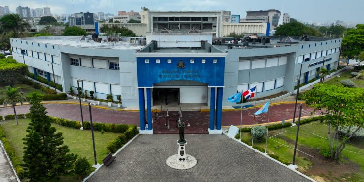 Migración somete francés por estafar una compatriota.