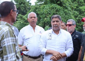 Limber Cruz, Ministro de Agricultura, auxilia productores línea Noroeste luego de tornado.